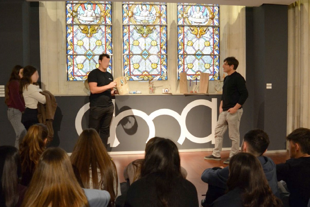 Figura 5 Última fase de la cuarta parte de la propuesta: presentaciones de las piezas. Museo de Reproducciones de Bilbao
